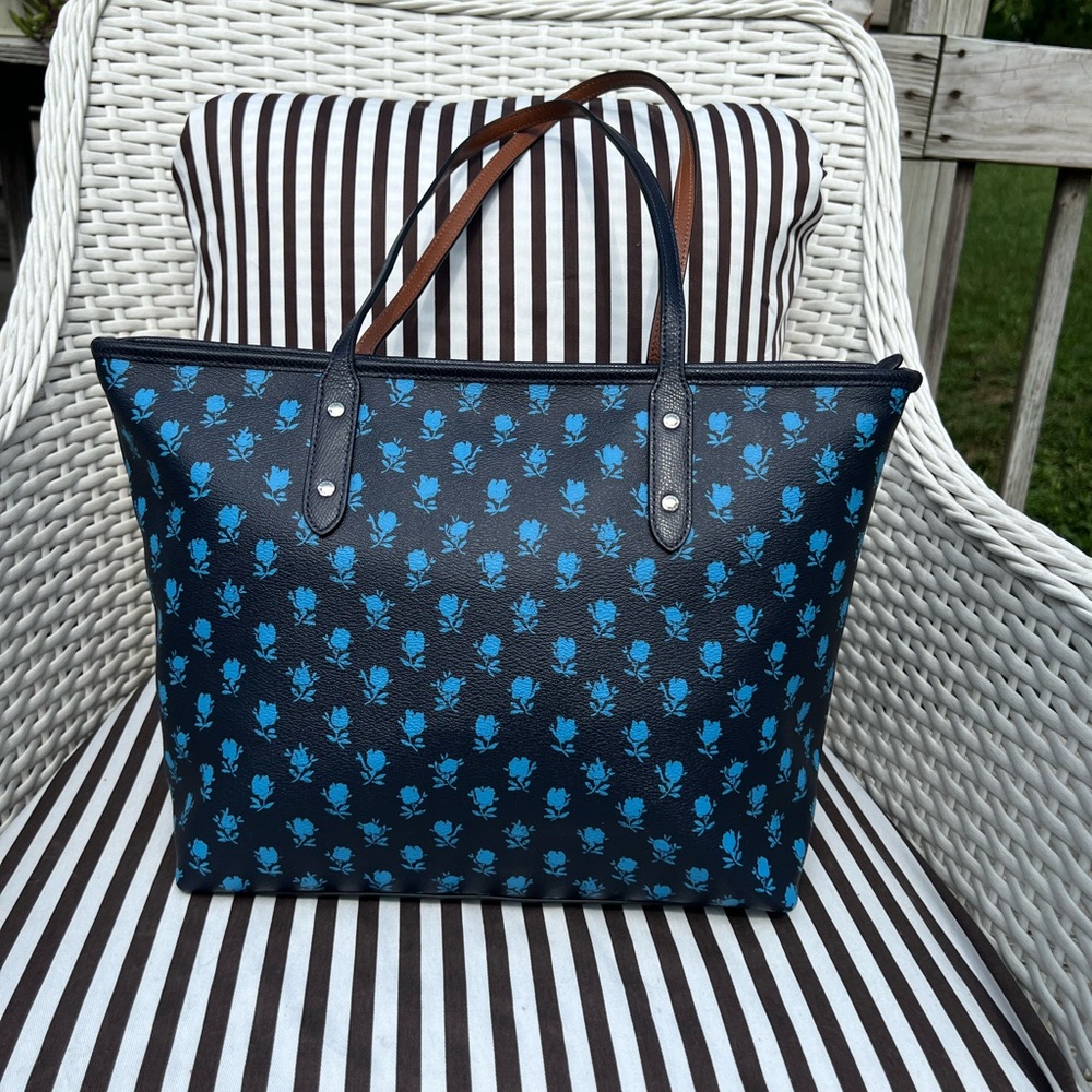 Coach City Zip Top Tote in Badlands Floral Print - Picture 3 of 16